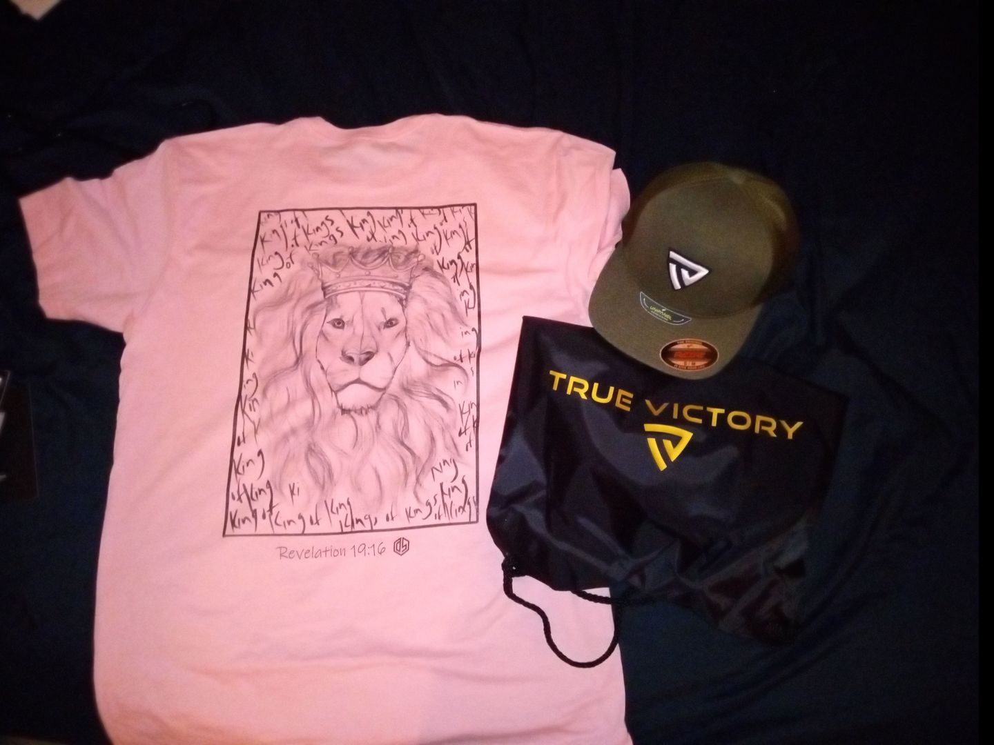 Customer photo review of Victorious Drawstring Backpack