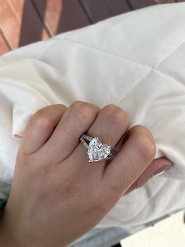 Customer photo review of Louily Exquisite 5.0 Carat Heart Cut Engagement Ring In Sterling Silver