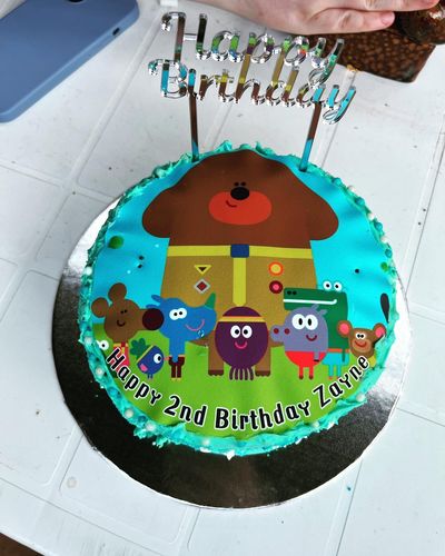 Customer photo review of 20 cm Pre-cut Circle Custom Edible Icing Image