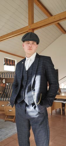 Customer photo review of Three-piece suit Shelby