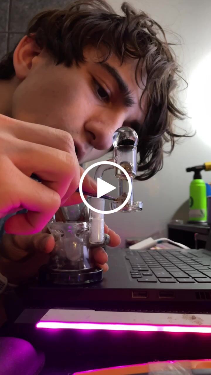 Customer video review of HONEYSUCKLE BEVEL QUARTZ BANGER - 90° DEGREE | YL