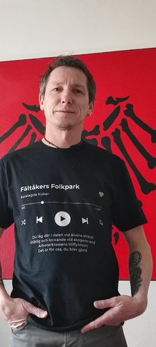 Customer photo review of Your Favorite Song T-Shirt Music Player
