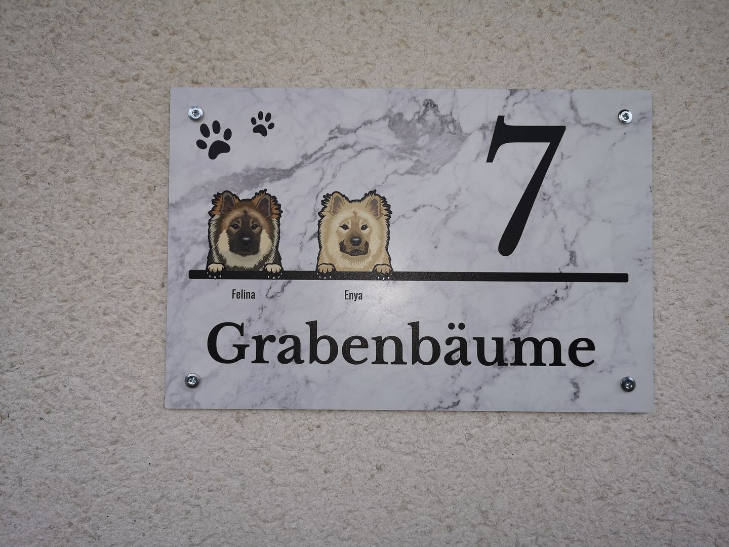 Customer photo review of Hausnummer mit Marmoroptik - Individuelles Türschild