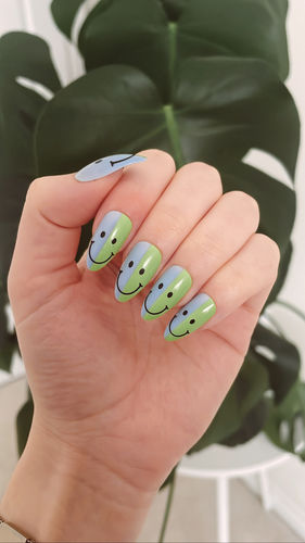 Customer photo review of Funny Business 24pc Press On Nail Set