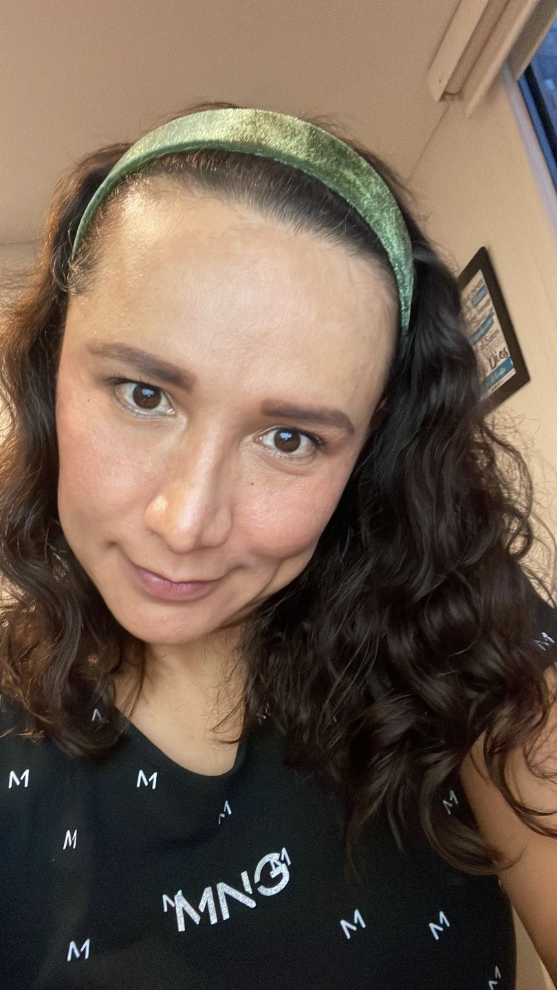 Customer photo review of Balaca - Little Jenny Verde Oliva velvet