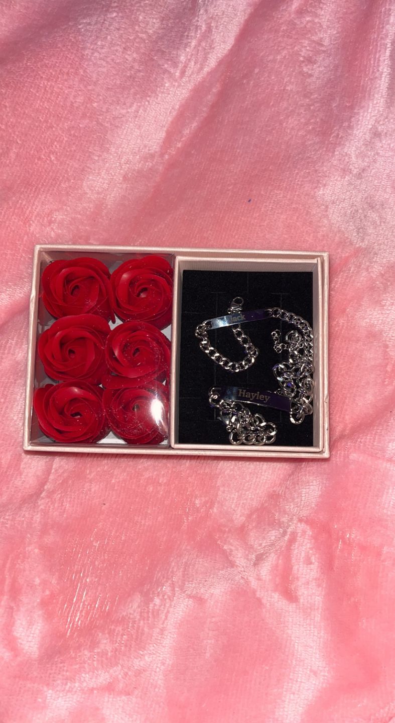 Customer photo review of Eternal Rose Gift Box