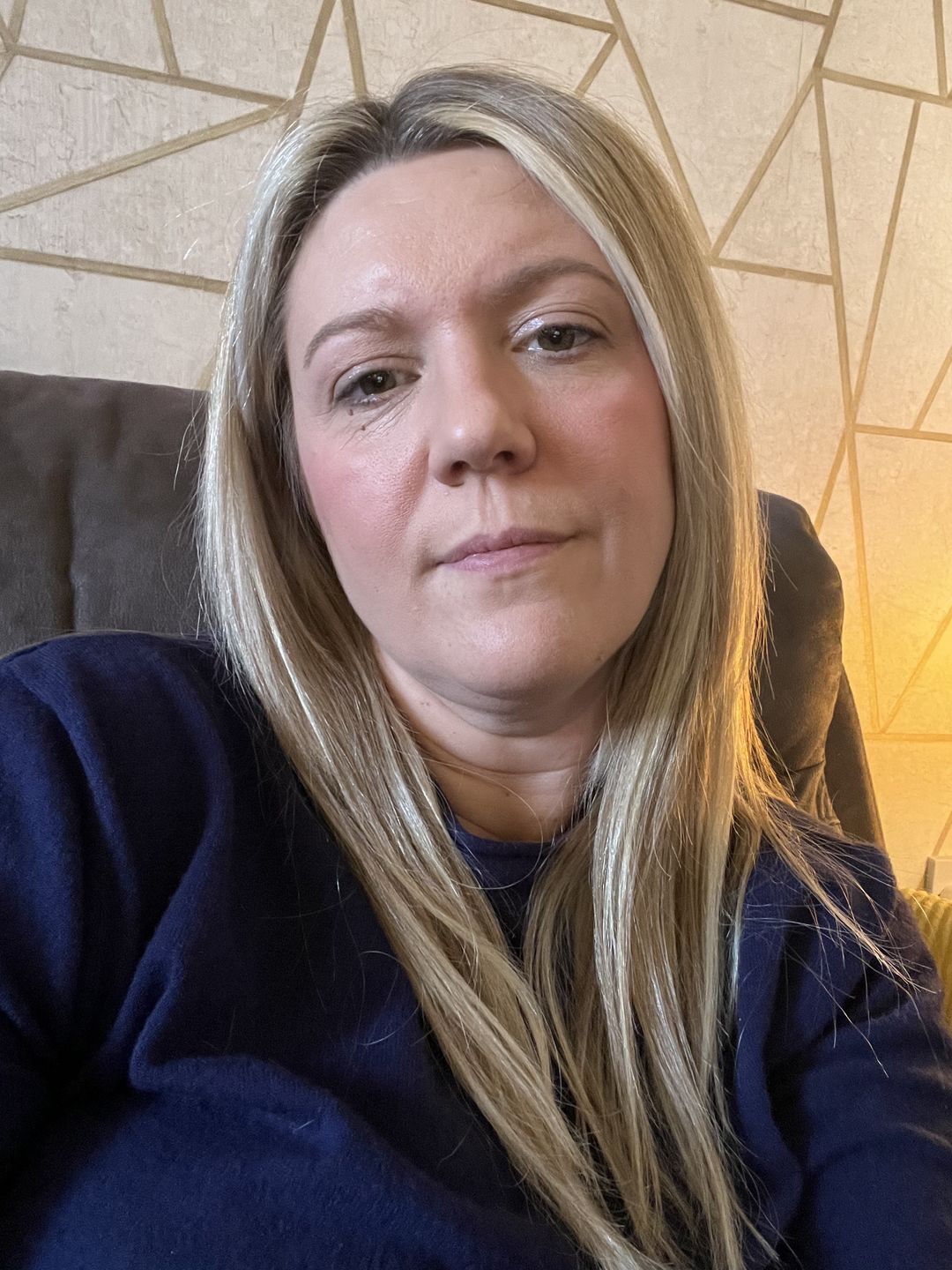 Customer photo review of 18" Seamless Five Piece Clip-in Human Hair Extension (105g)
