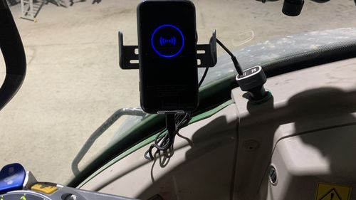 Customer photo review of GADGETME Ablagefach klein mit Gummieinlage passend für Fendt 500 / 700 / 800 / 900 / 1000 SCR – S4