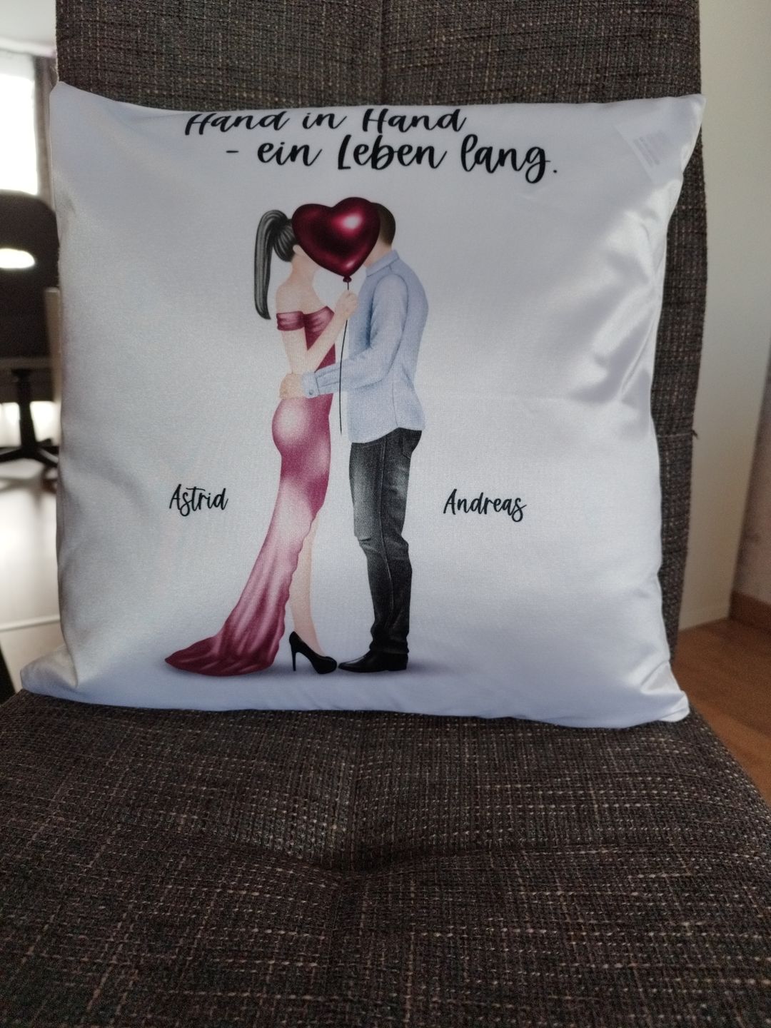 Customer photo review of Küssendes Paar - Personalisiertes Kissen