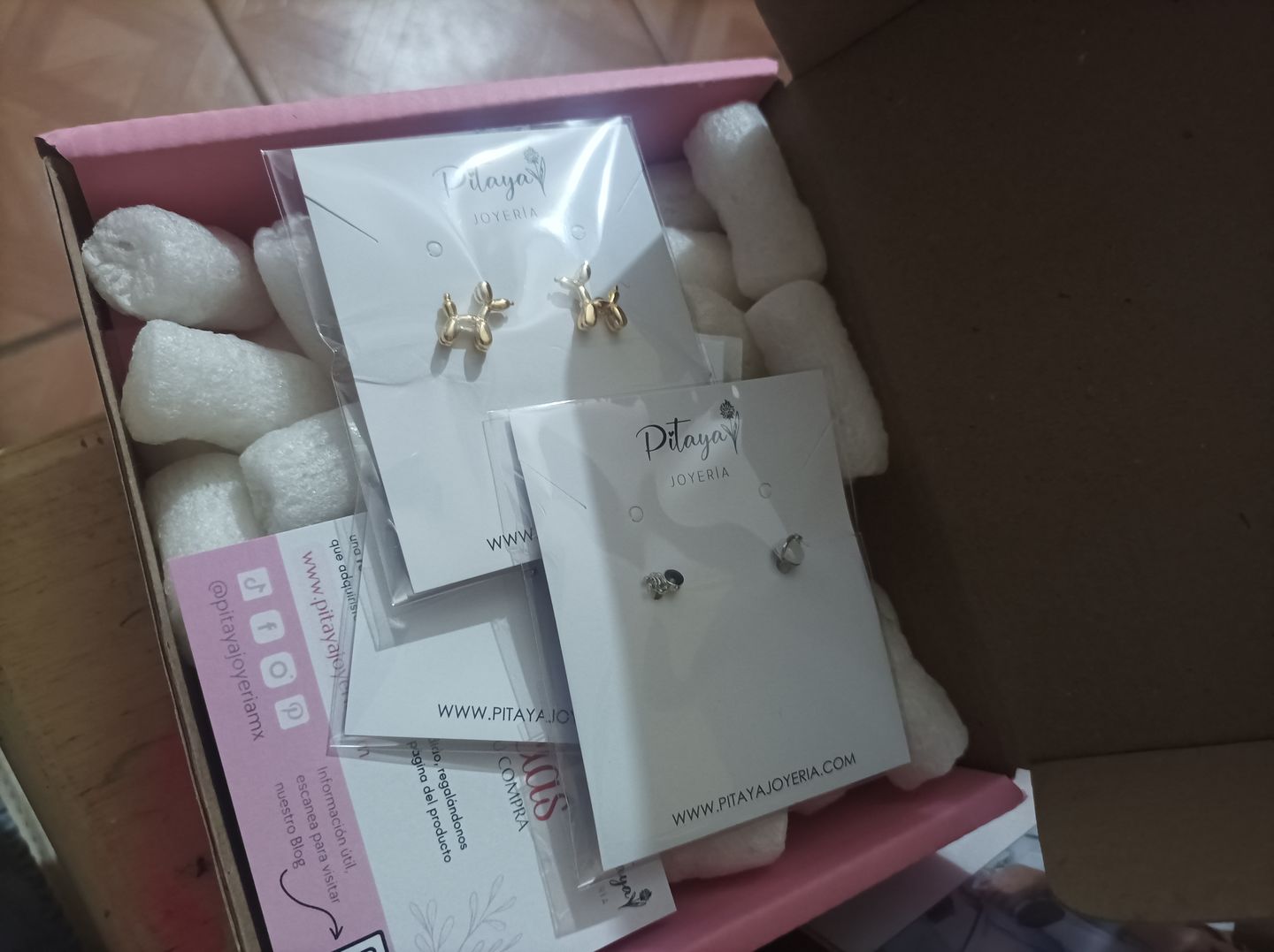 Customer photo review of Aretes Astronauta y Luna