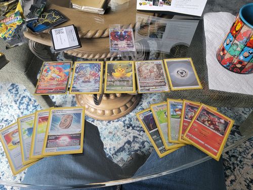 Customer photo review of Clutch Pokémon Club ETB Shipping Fee