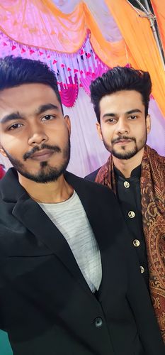Customer photo review of Pashtush Mens Fine Soft Ethnic Stole, Black