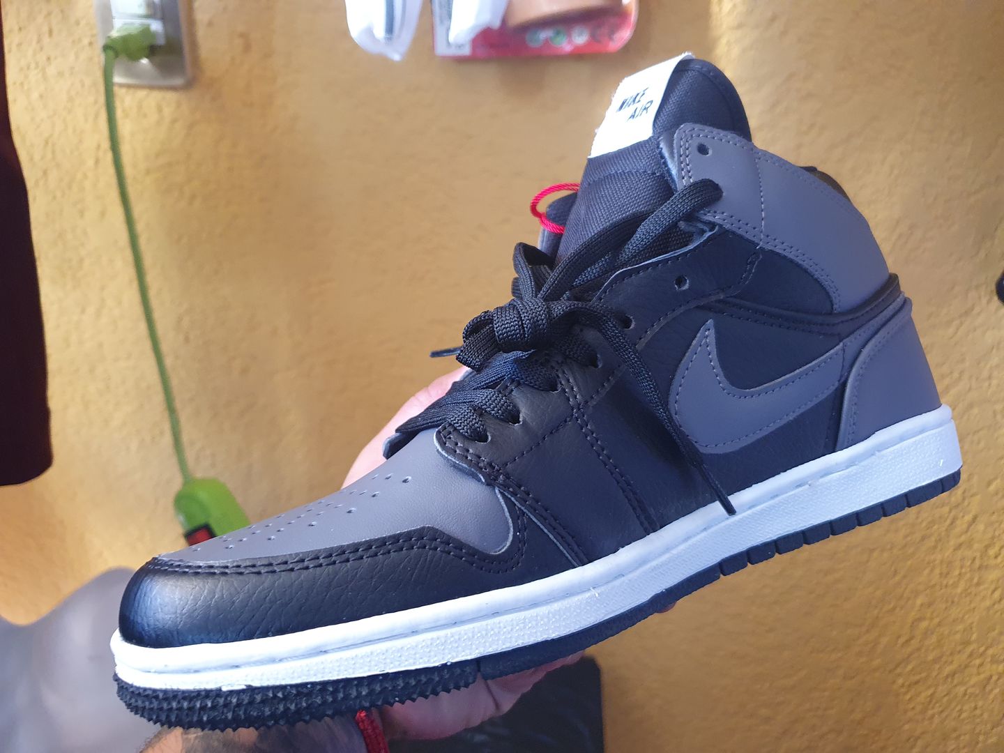 Customer photo review of Tenis Retro 1 Gris Inter