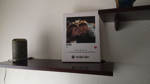 Customer photo review of Lienzo con imagen y canción personalizada.