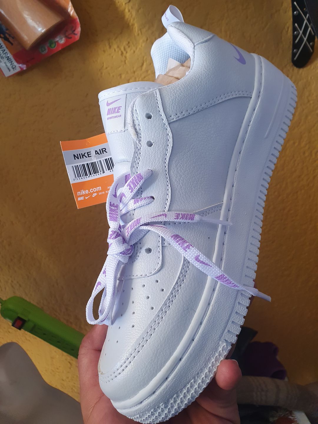 Customer photo review of Tenis 275 Blanco Lila