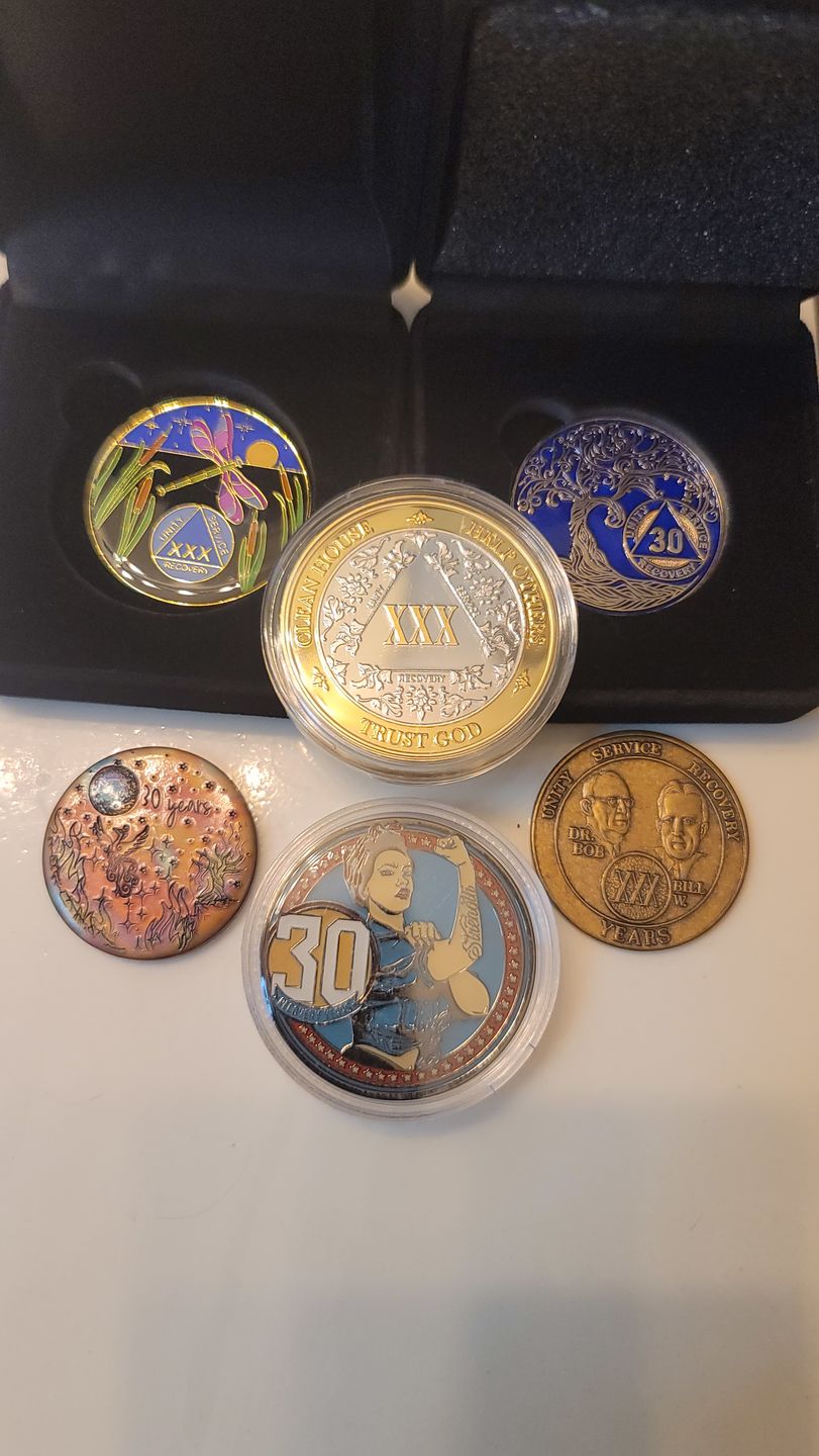 Customer photo review of Rosie Recovery Strength 30 Year AA/NA Medallion - Tri-Plate Thirty Year Chip/Coin