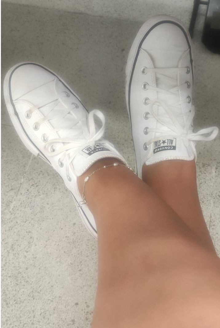 Customer photo review of Zapatilla Converse Chuck T. Plataforma Cuero Mujer Blanco