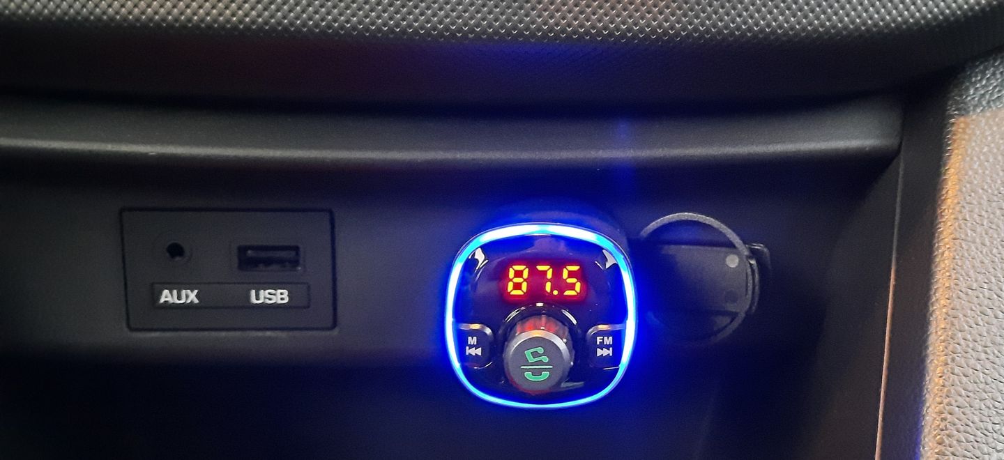 Customer photo review of Wegman Bluetooth FM Transmitter - Bluetooth Carkit - Autolader USB C