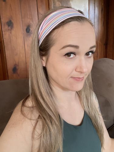 Customer photo review of Thin Rainbow - 2'' Headband Single