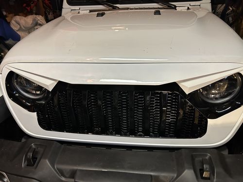 Customer photo review of Gladiator Vader Grille w/ Mesh - Black & White for 18-23 Jeep Wrangler JL & Gladiator JT