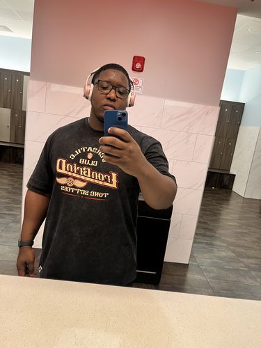 Customer photo review of Finalis 'Versatile Club' Oversized Tee | Vintage Black