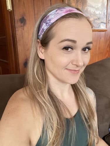 Customer photo review of Plum Floral - 2'' Headband Single