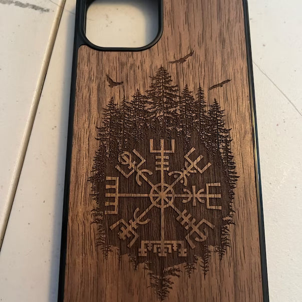 Customer photo review of Viking Compass Vegvisir - iPhone 13 MagSafe Case