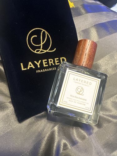 Customer photo review of First Kiss Exclusive