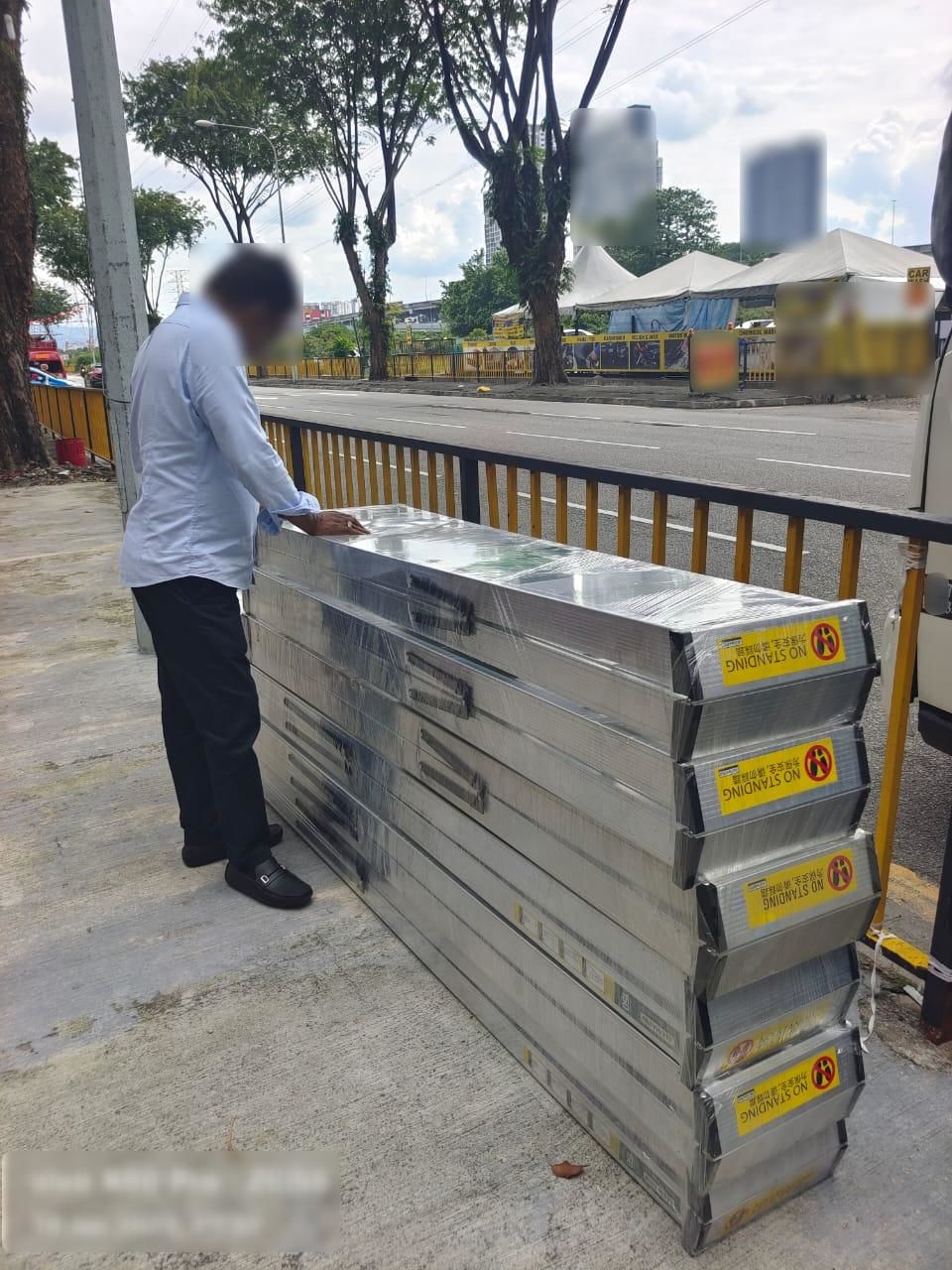 Customer photo review of ✨READY STOCK✨Alumaster Heavy Duty Aluminium Welded Ladder (8 Steps Double Side) AL-DWL70-8S ALUCLASS