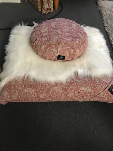 Customer photo review of Linen Paisley Pink - Meditation comfort bundle