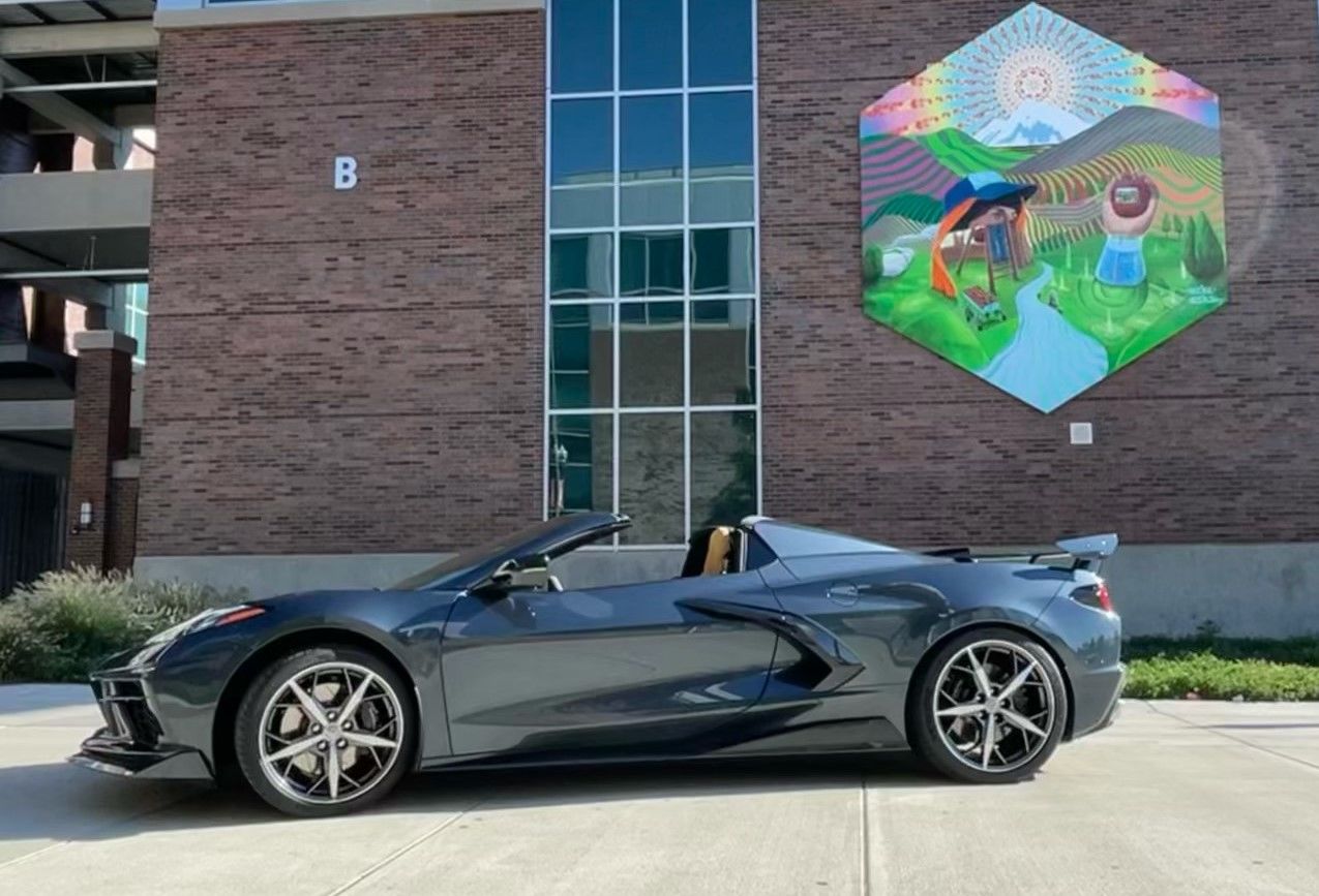 Customer photo review of Chevrolet Corvette C8 5VM Side Skirts Rocker Panels