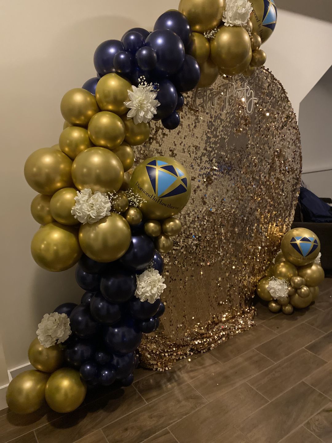 Customer photo review of Clips with The Arches to Attach the Balloon Garland
