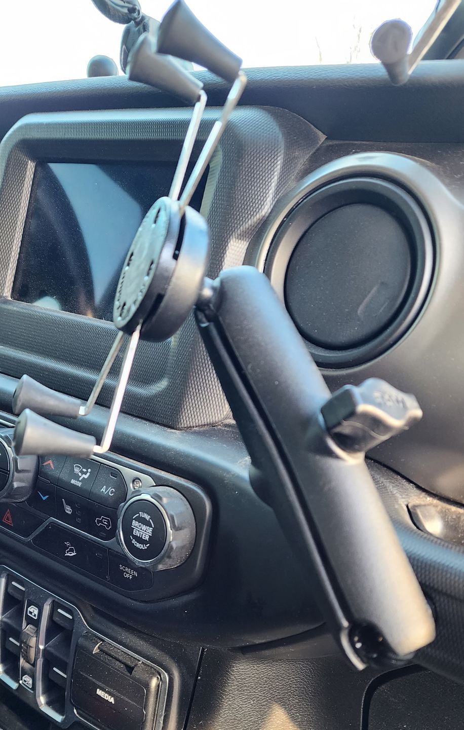 Customer photo review of JL/JLU Grab Bar Ball Mount