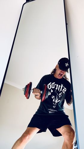 Customer photo review of Wolves - Pump cover - Oversized Gym T-shirt  - Acid Wash