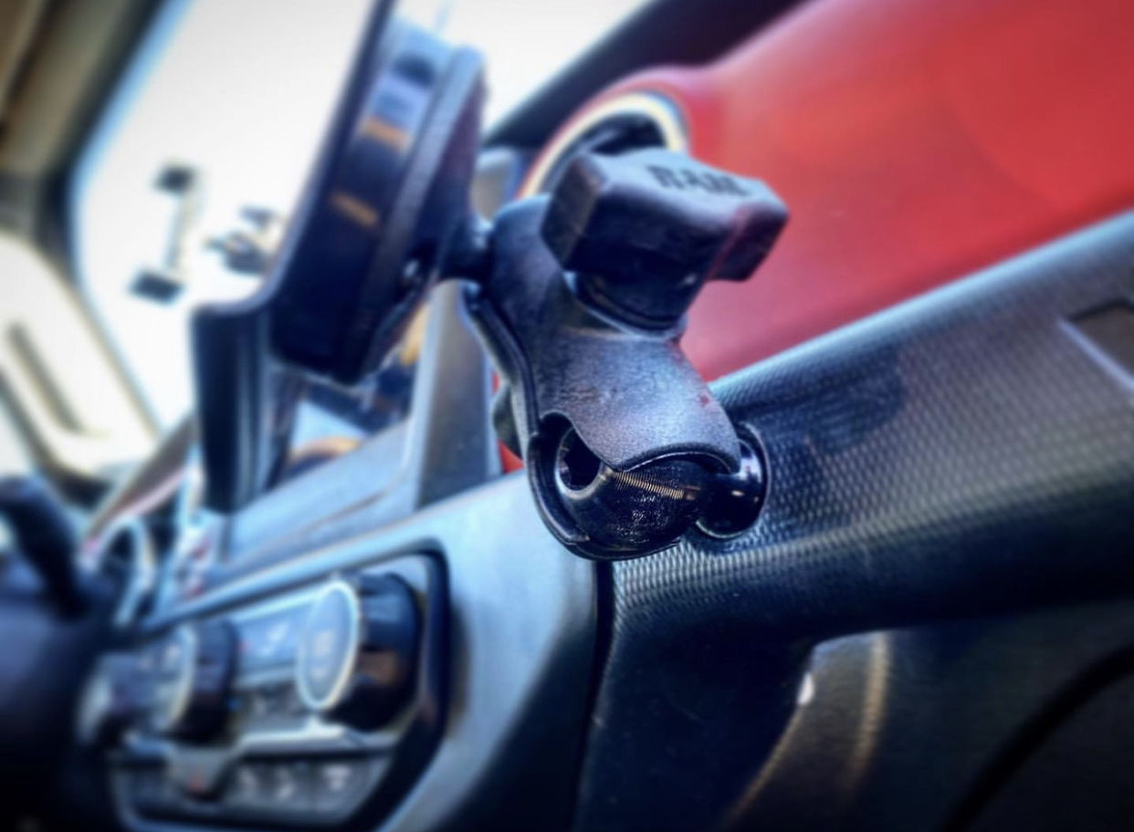 Customer photo review of JL/JLU Grab Bar Ball Mount