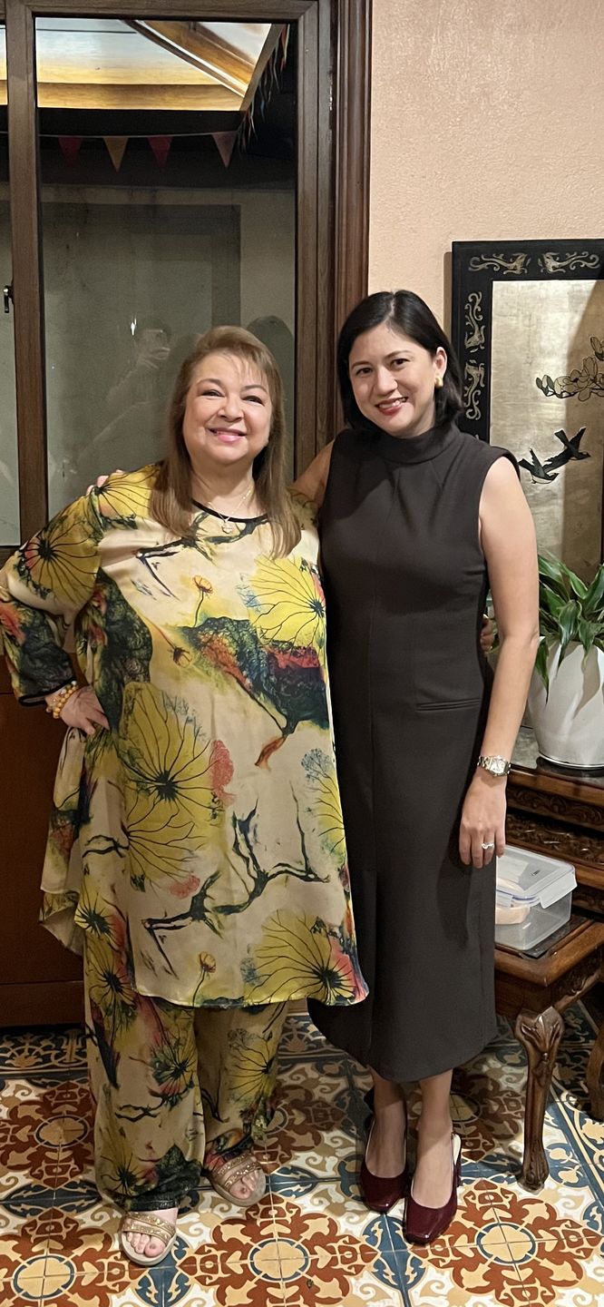 Customer photo review of Plus Size Loose Floral Shirt And Wide Leg Pants