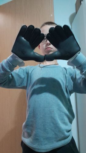 Customer photo review of כפפות שוער ע.ס. צבע לבן שחור VICTEAM