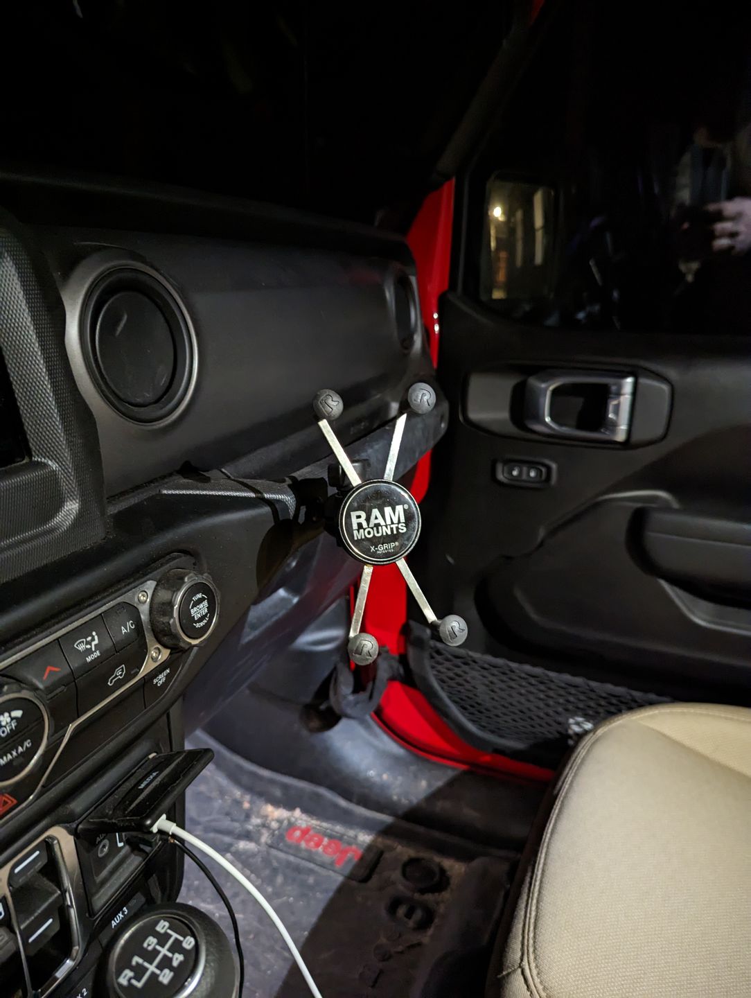 Customer photo review of JL/JLU Grab Bar Ball Mount