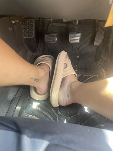 Customer photo review of The Cushy Slides™