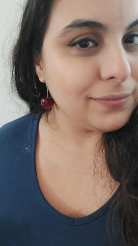 Customer photo review of Aretes de Cereza Obscuros