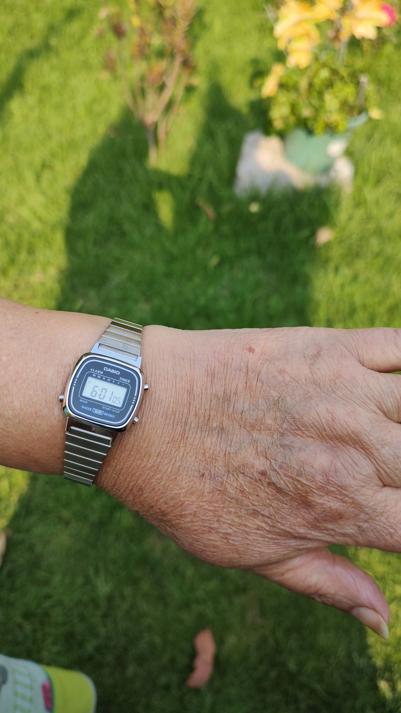 Customer photo review of Reloj Casio Vintage LA670WA-2DF Plateado Azul