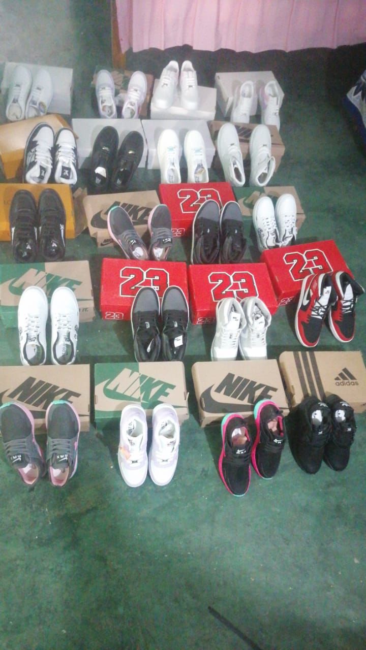 Customer photo review of Tenis 841 Blanco Total