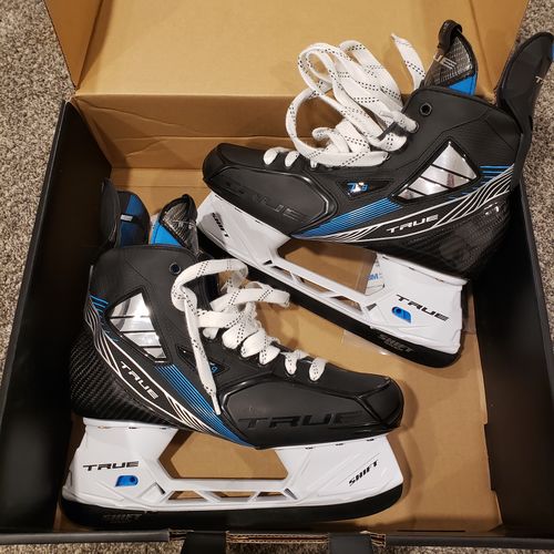 Customer photo review of True TF9 Senior Hockey Skates