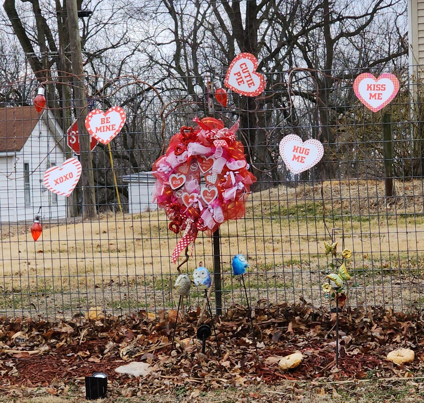 Customer photo review of Mounting Squares Bag of 100 - DECOE-002, attach a wreath sign, sign attachment