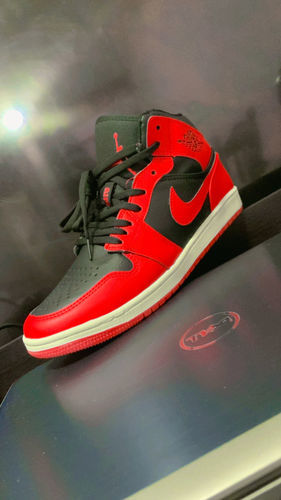 Customer photo review of Tenis Retro 1 Black Evil
