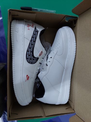 Customer photo review of Tenis 270 Blanco Negro Rojo