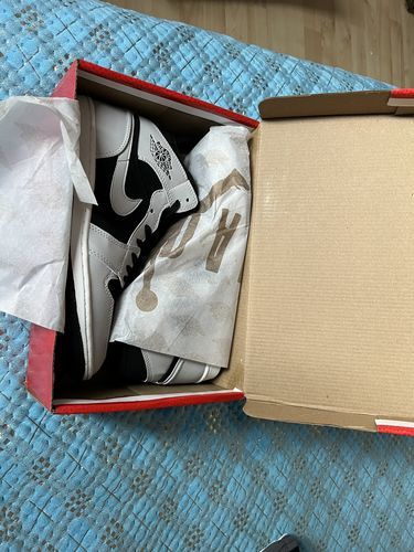 Customer photo review of Tenis Retro 1 Gris Negro