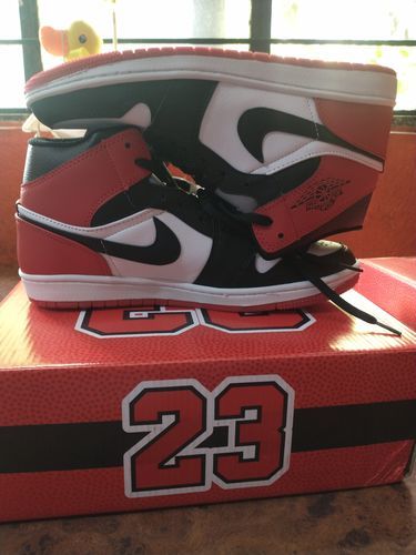 Customer photo review of Tenis Retro 1 Chicago Black