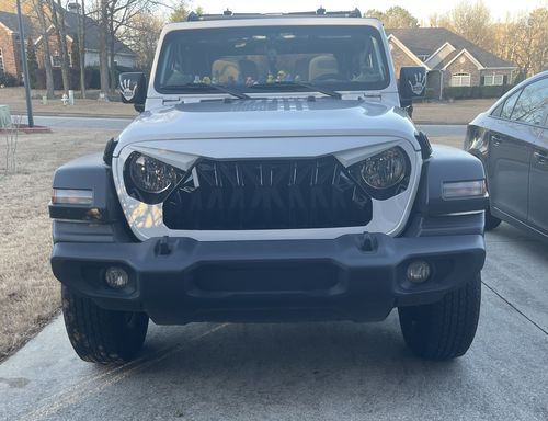 Customer photo review of Shark Grille - White & Black for 18-23 Jeep Wrangler JL & Gladiator JT