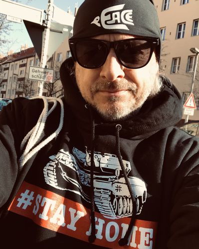 Customer photo review of SPASSKULTUR HOODIE BUBEN • PANZER #STAYHOME